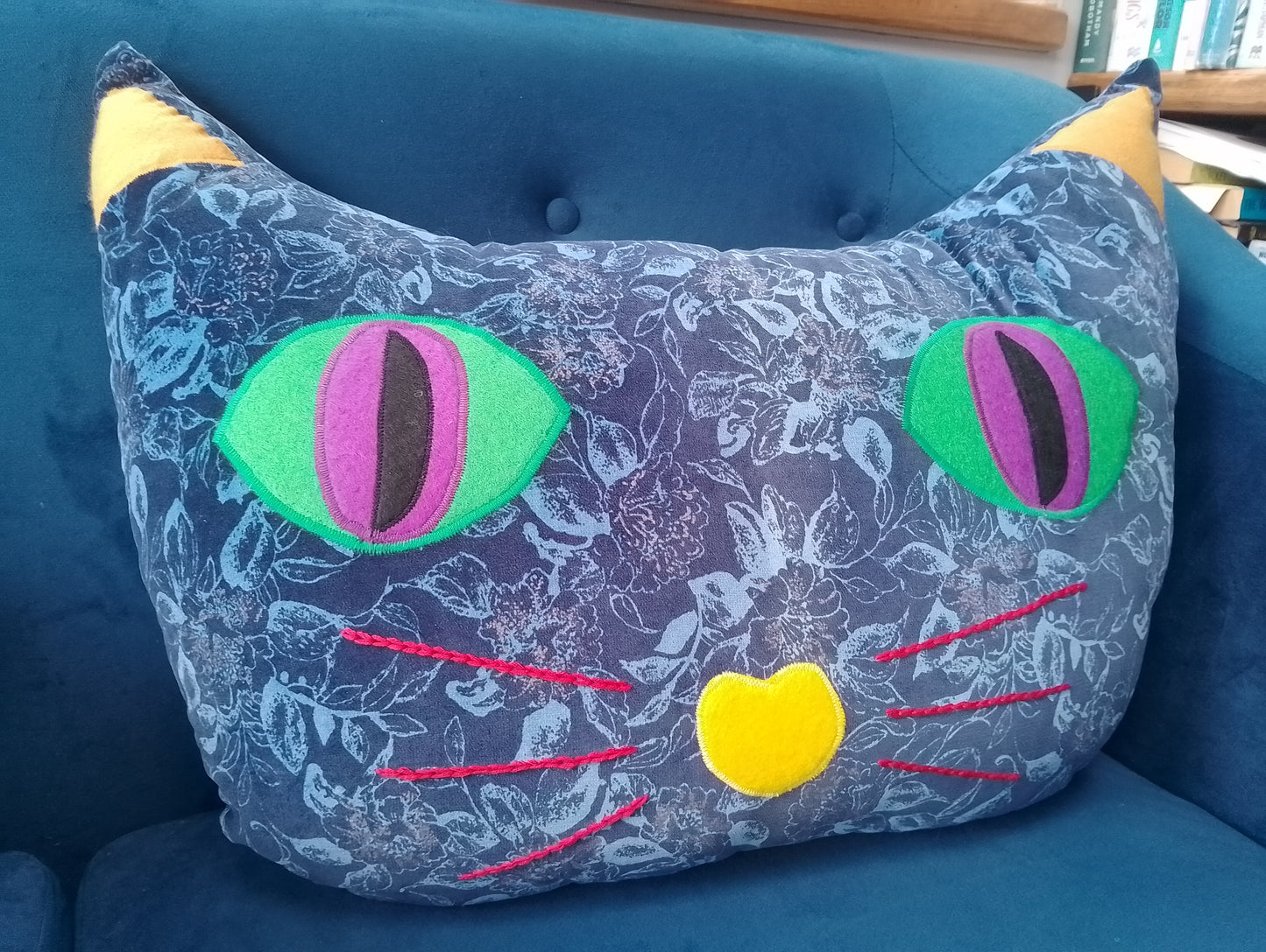 Cat face cushion