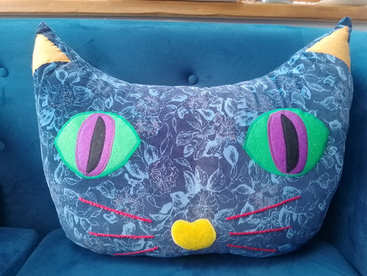 Cat face cushion